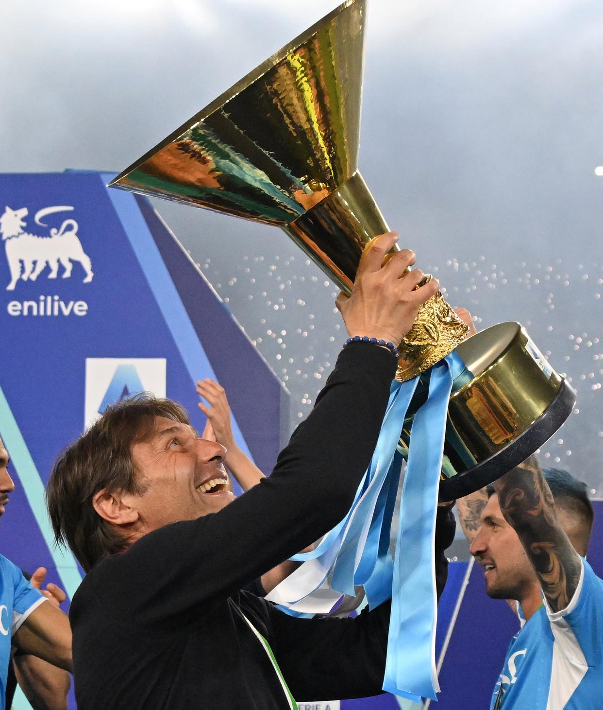 关于那不勒斯训练开放日,今夜完成体检引欢呼,意甲在即,年轻球员得到机会的信息 关于那不勒斯训练开放日,今夜完成体检引欢呼,意甲在即,年轻球员得到机会的信息