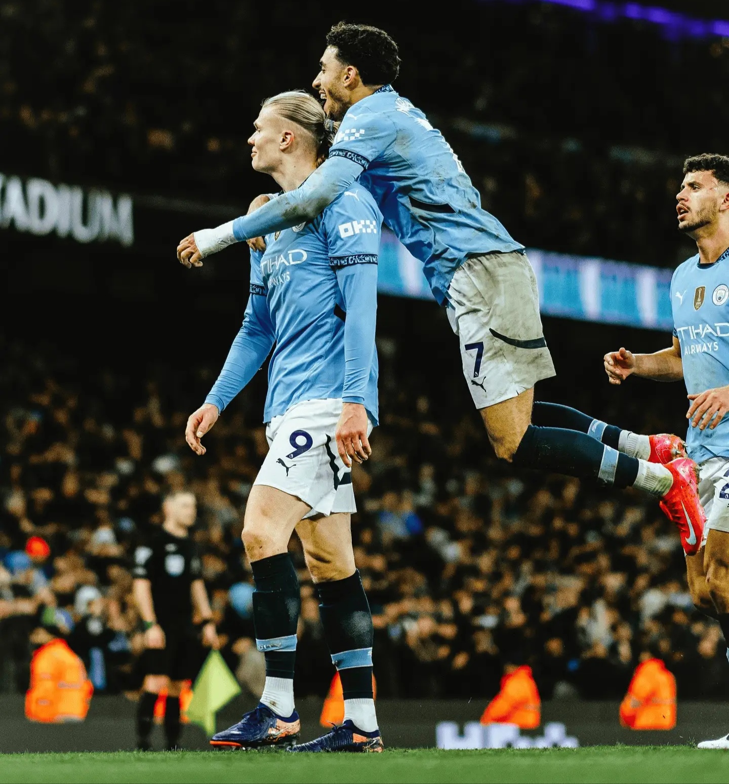 关于清晨突围战来临；曼城围绕英超临场应变；信心回归；团队化学反应显著的信息