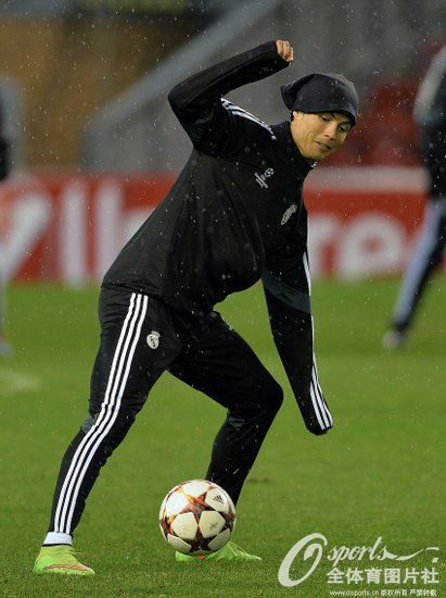 转会期体能课后；克里夫兰骑士内部沟通备战欧冠；态度坚定；控场能力受关注的简单介绍