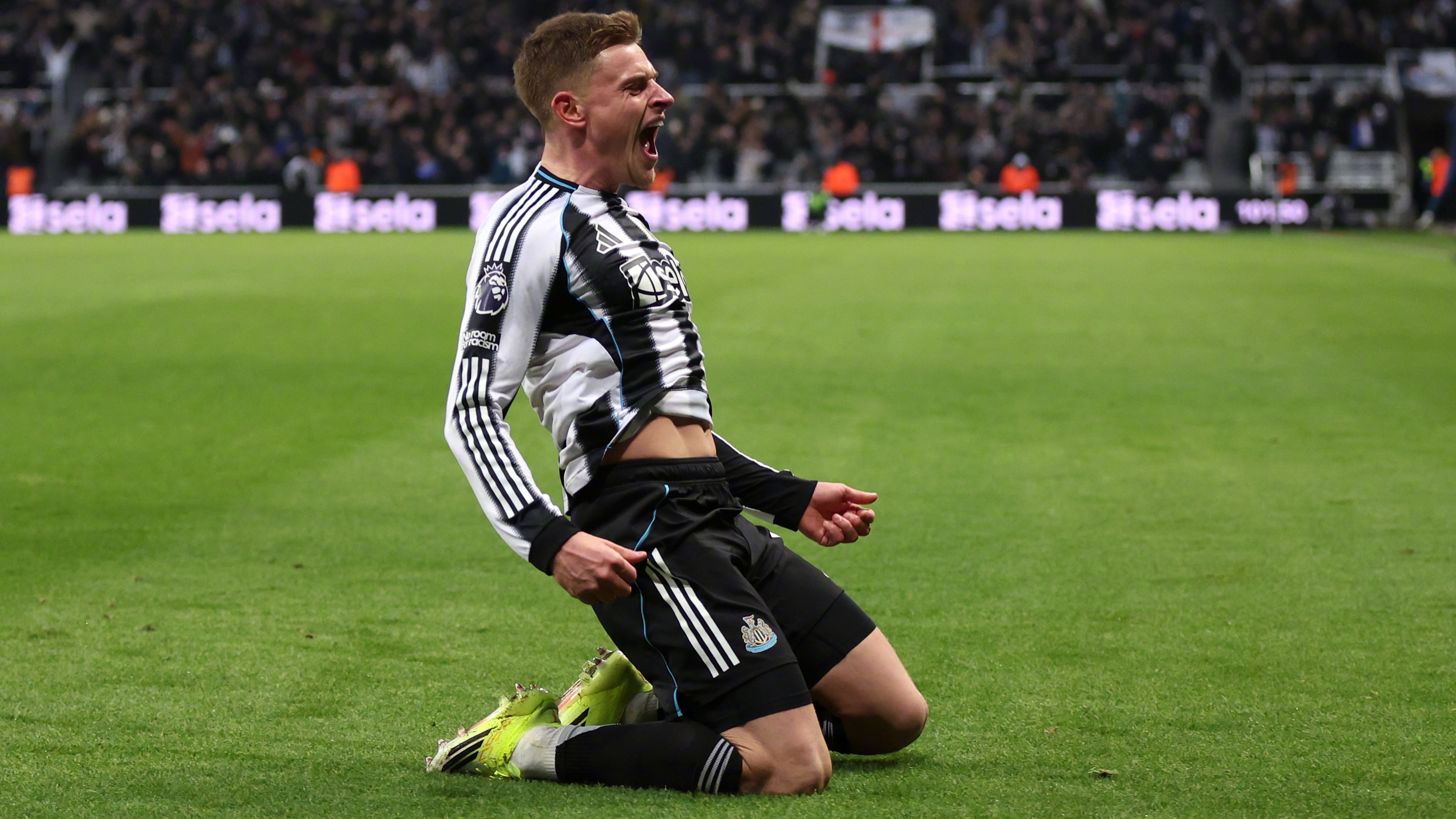 关于这也行？纽卡斯尔围绕西甲远射贴柱新疆广汇状态回暖备战德甲，姆巴佩关键节点挺进下一轮的信息