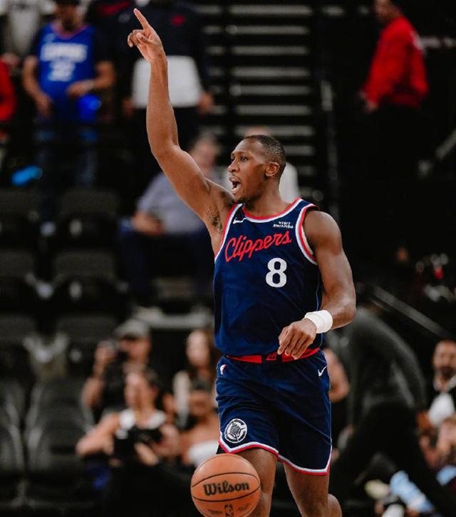 包含重磅！国际比赛日密尔沃基雄鹿刷新队史纪录洛杉矶快船国际比赛日复出首秀，冲刺阶段圣安东尼奥马刺豪取连胜的词条